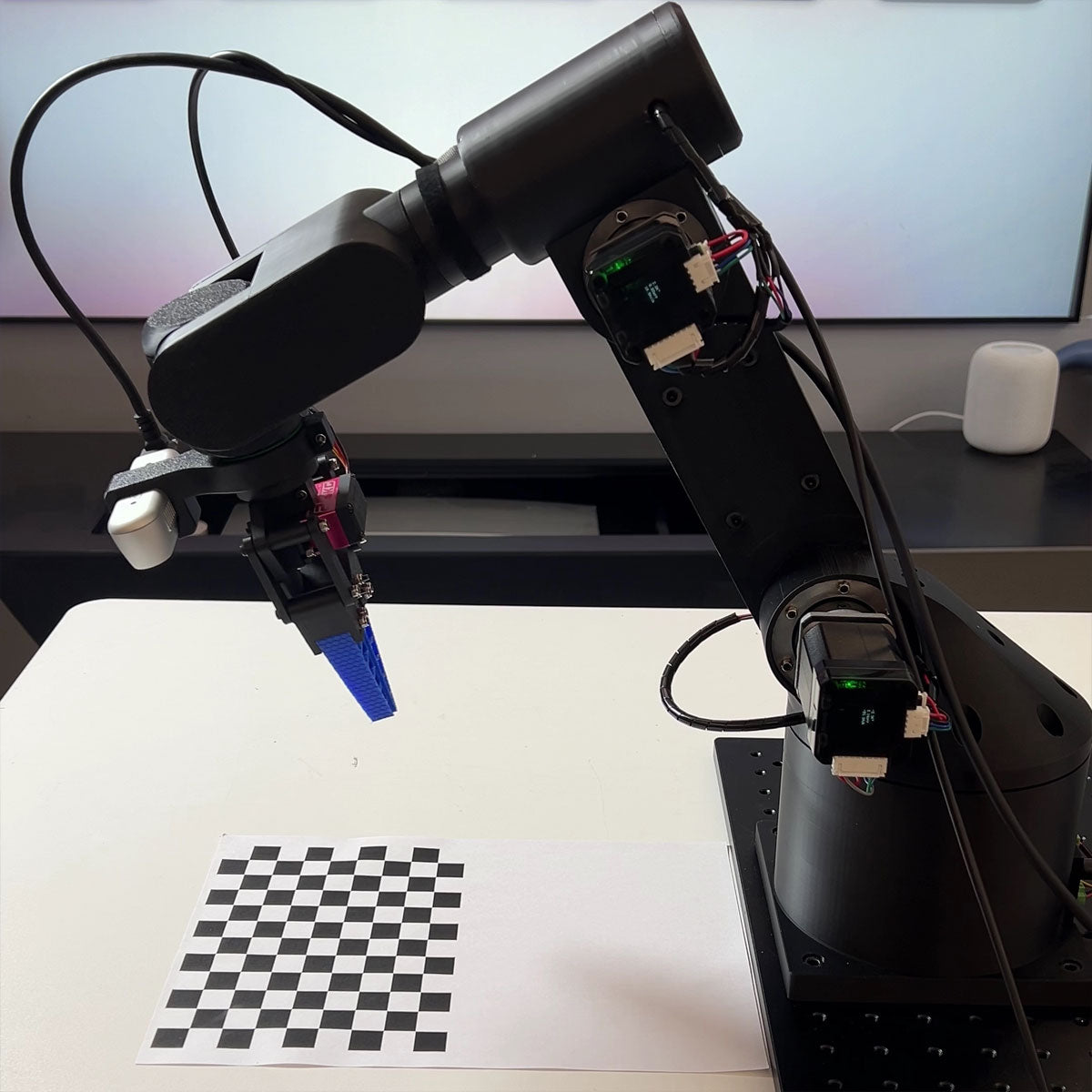 Assembled Black Desktop 6-Axis Mechanical Arm Large Model Embodied Intelligence Robotic Arm Compatible with Lerobot