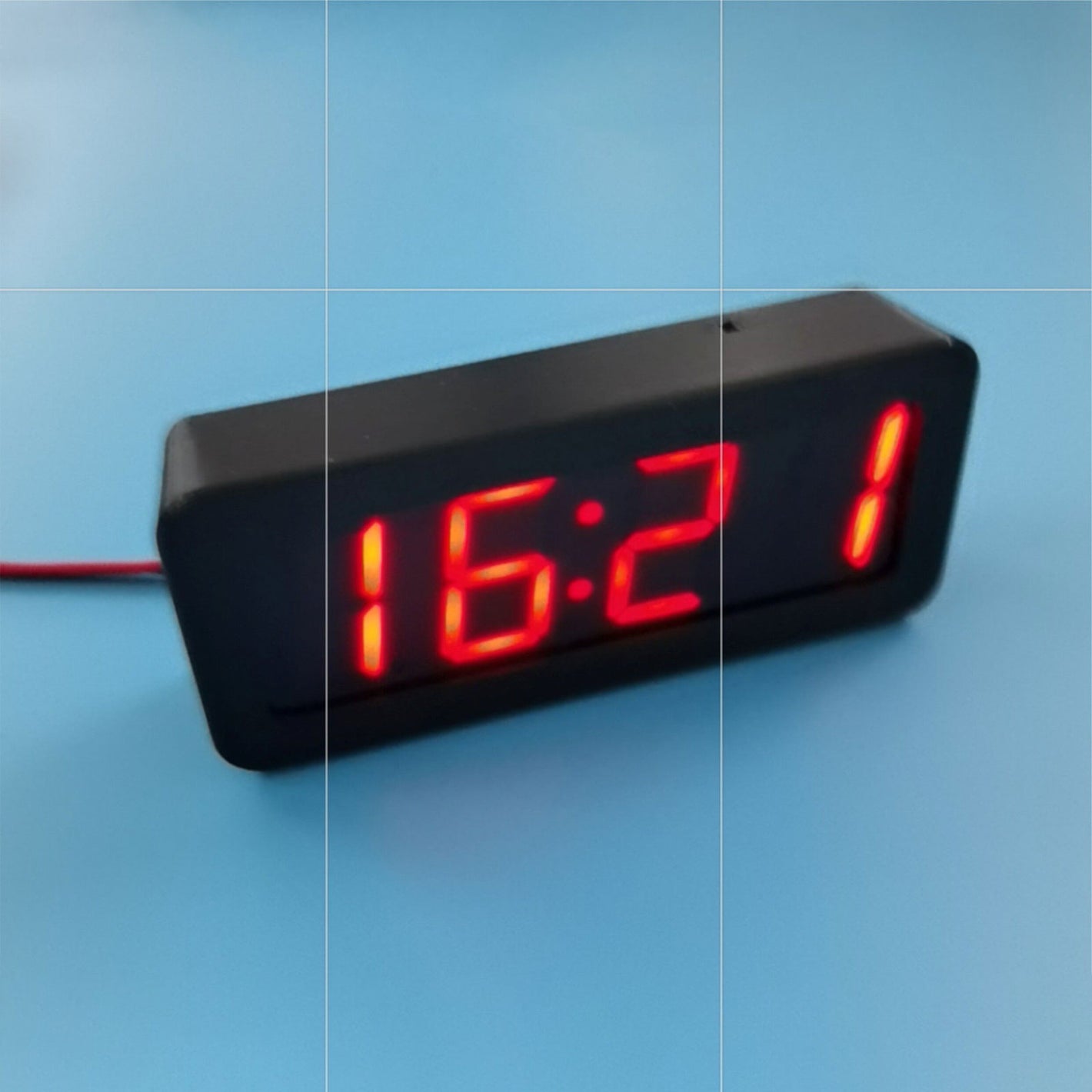 Red LED Version GPS/Beidou Satellite Timing 4-Bit Car-mounted Digital Clock DC5V with Time Memory Function