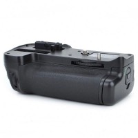 Vertical External Battery Grip for Nikon D7000