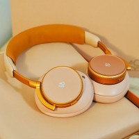 B&O Beoplay H100 Bluetooth Headphones Over-Ear Headphones (Sunset Apricot) for High-Resolution Audio